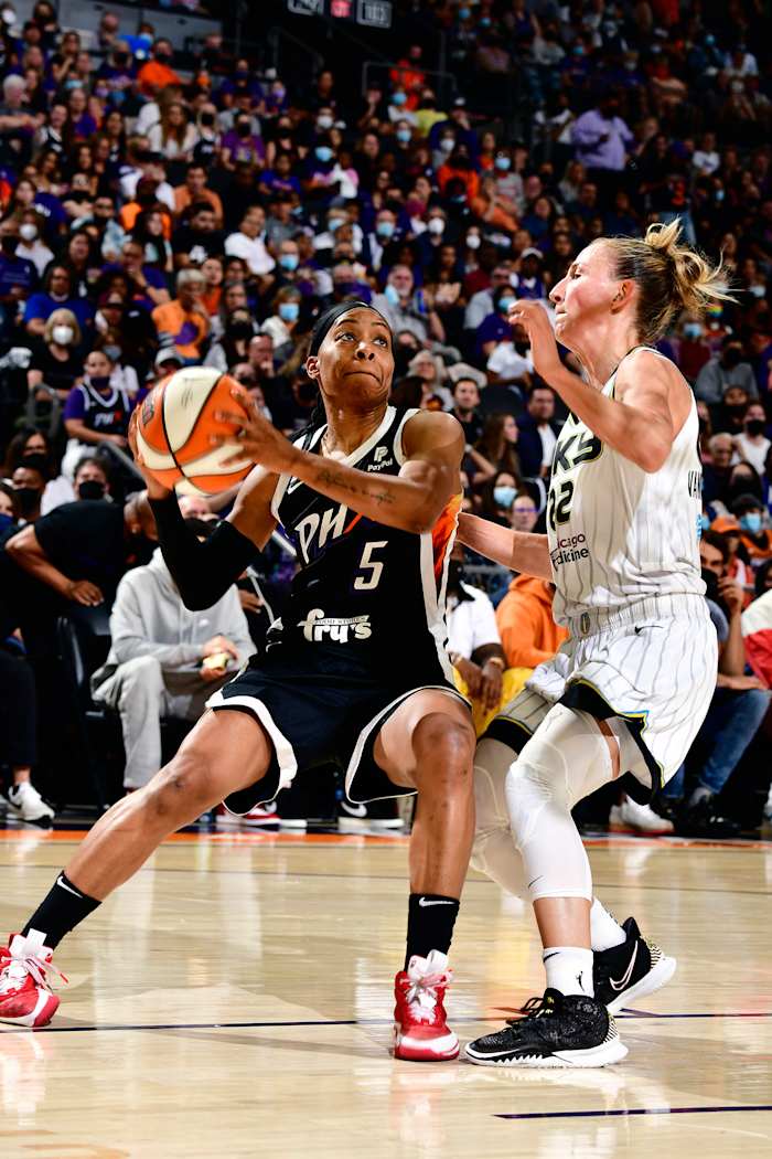 Shey Peddy drives against Courtney Vandersloot